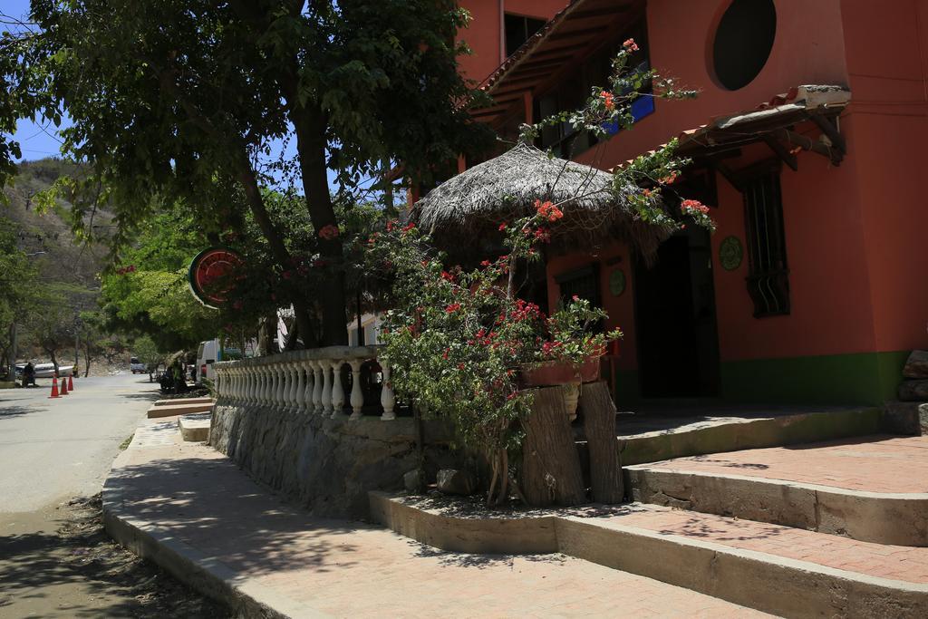 Hostal Pelikan Taganga Ngoại thất bức ảnh